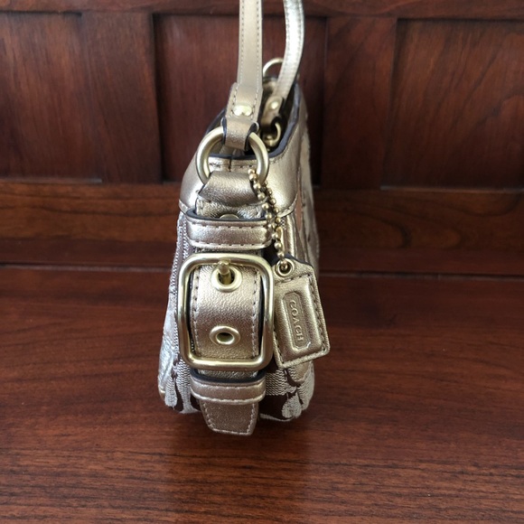 Coach capacity wristlet - Picture 2 of 3